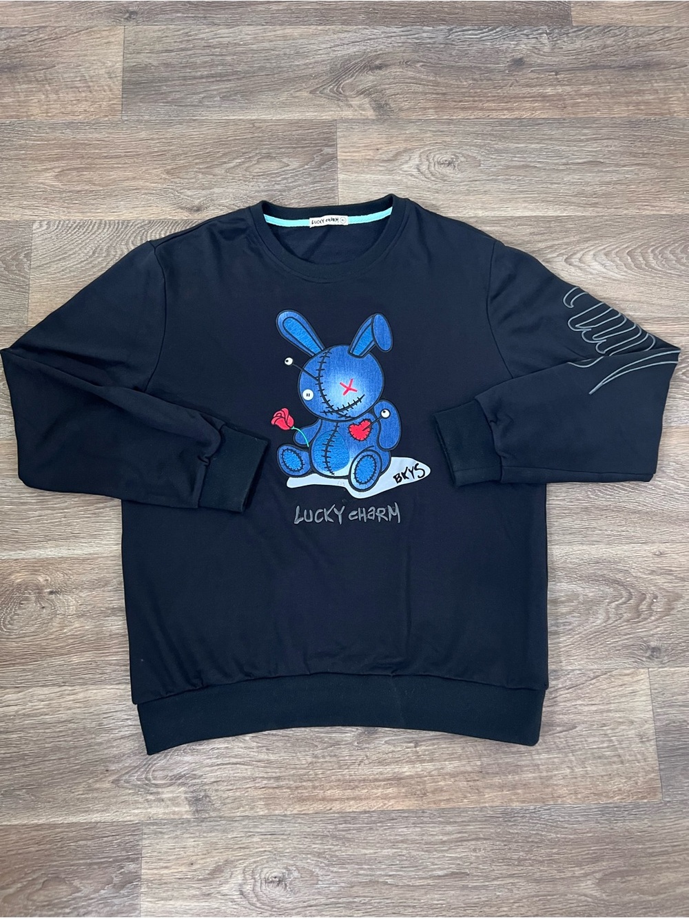 Lucky Charm black sweatshirt Size XL #luckycharm #sweatshirt
A571